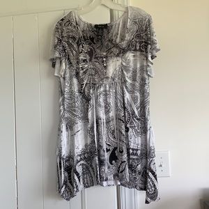 Black and white design flowy shirt